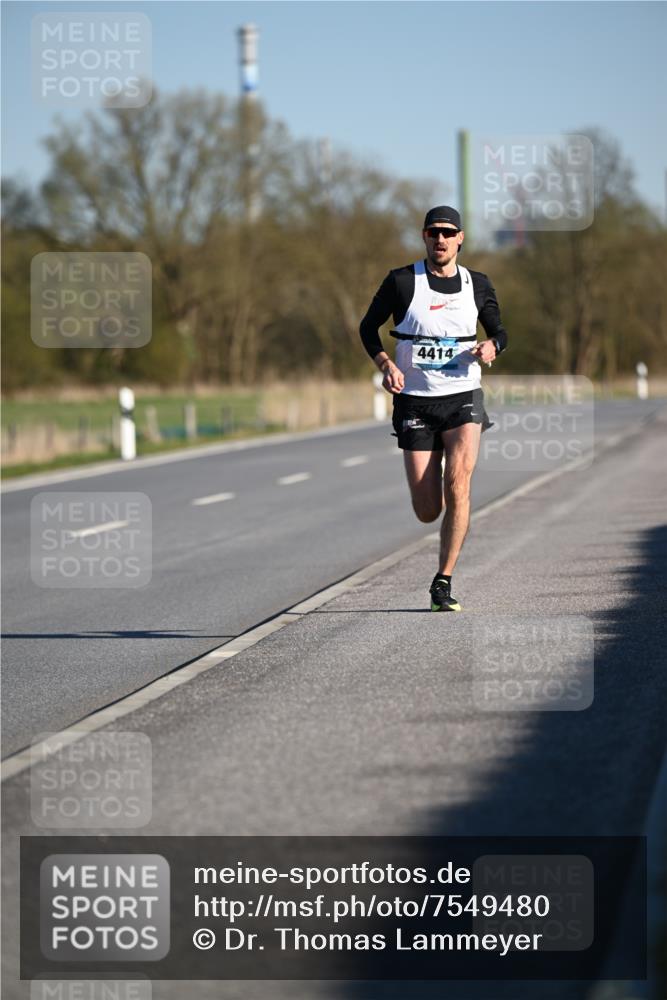 06.04.2025 - 44. Internationalen Wilhelmsburger Insellauf Dr. Thomas Lammeyer http://msf.ph/oto/7549480 06.04.2025 09:17:03 Laufen 4414 meine-sportfotos.de