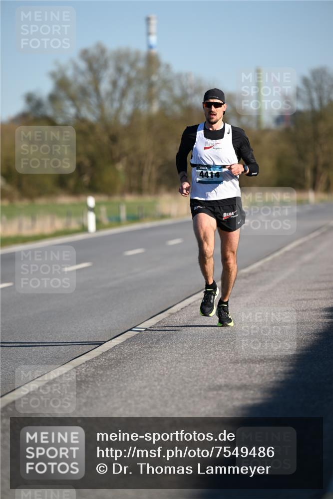 06.04.2025 - 44. Internationalen Wilhelmsburger Insellauf Dr. Thomas Lammeyer http://msf.ph/oto/7549486 06.04.2025 09:17:04 Laufen  meine-sportfotos.de