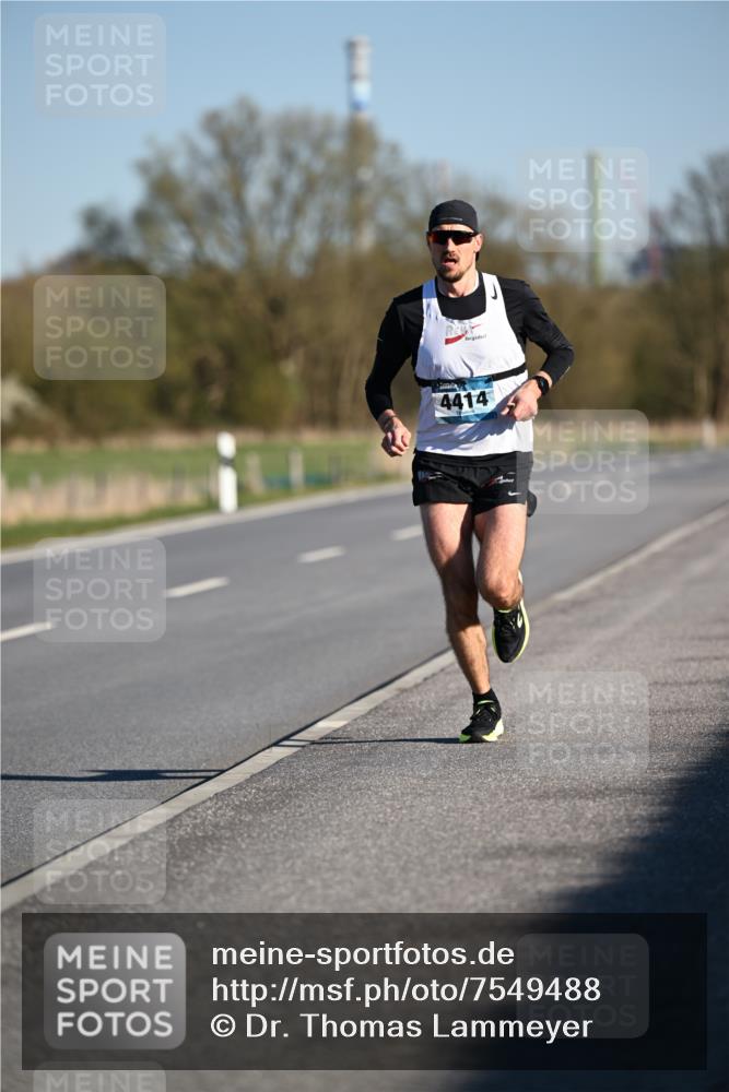 06.04.2025 - 44. Internationalen Wilhelmsburger Insellauf Dr. Thomas Lammeyer http://msf.ph/oto/7549488 06.04.2025 09:17:04 Laufen 4414 meine-sportfotos.de