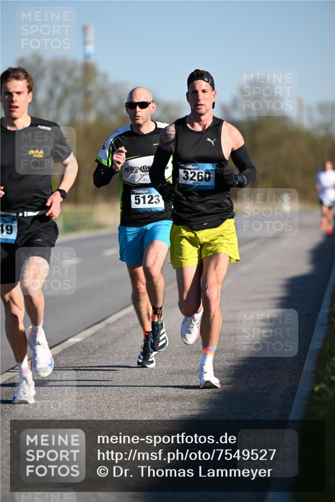 06.04.2025 - 44. Internationalen Wilhelmsburger Insellauf Dr. Thomas Lammeyer http://msf.ph/oto/7549527 06.04.2025 09:17:23 Laufen 19, 5123, 3260 meine-sportfotos.de