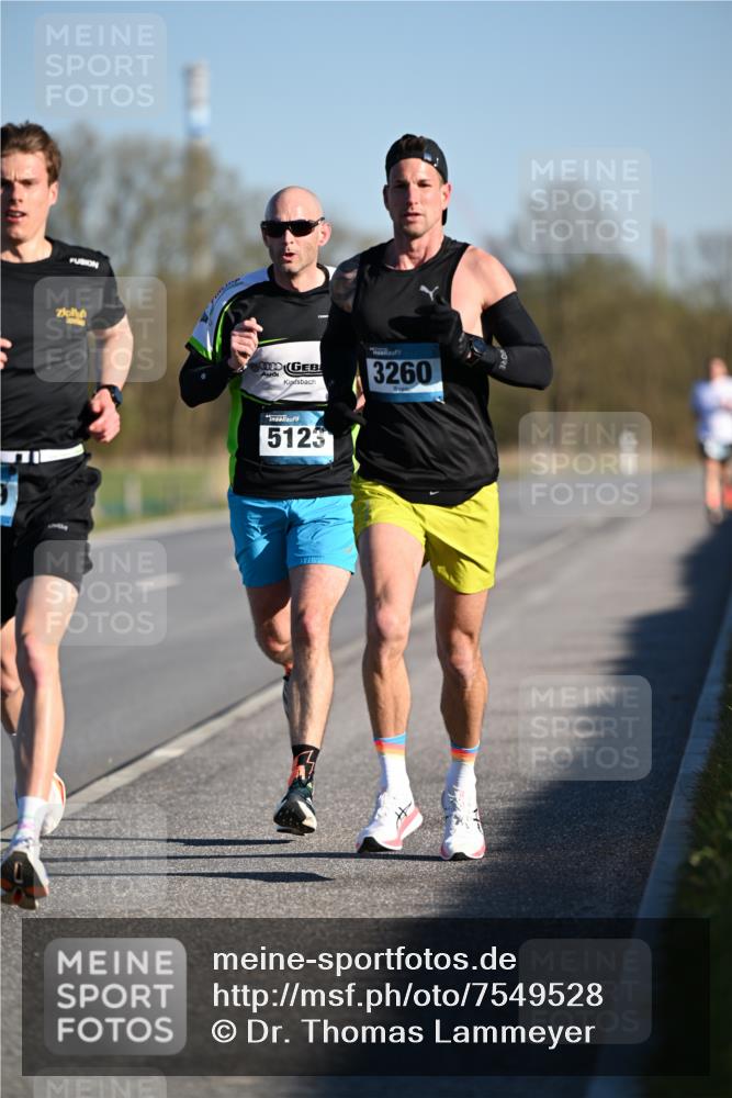 06.04.2025 - 44. Internationalen Wilhelmsburger Insellauf Dr. Thomas Lammeyer http://msf.ph/oto/7549528 06.04.2025 09:17:23 Laufen 3260, 5123 meine-sportfotos.de