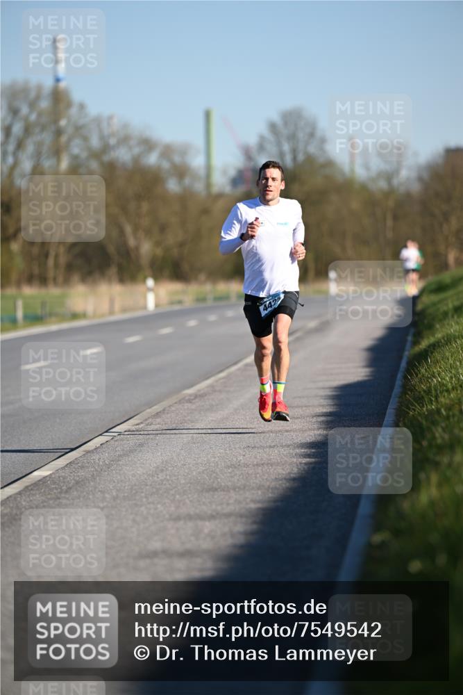 06.04.2025 - 44. Internationalen Wilhelmsburger Insellauf Dr. Thomas Lammeyer http://msf.ph/oto/7549542 06.04.2025 09:17:33 Laufen 4425 meine-sportfotos.de