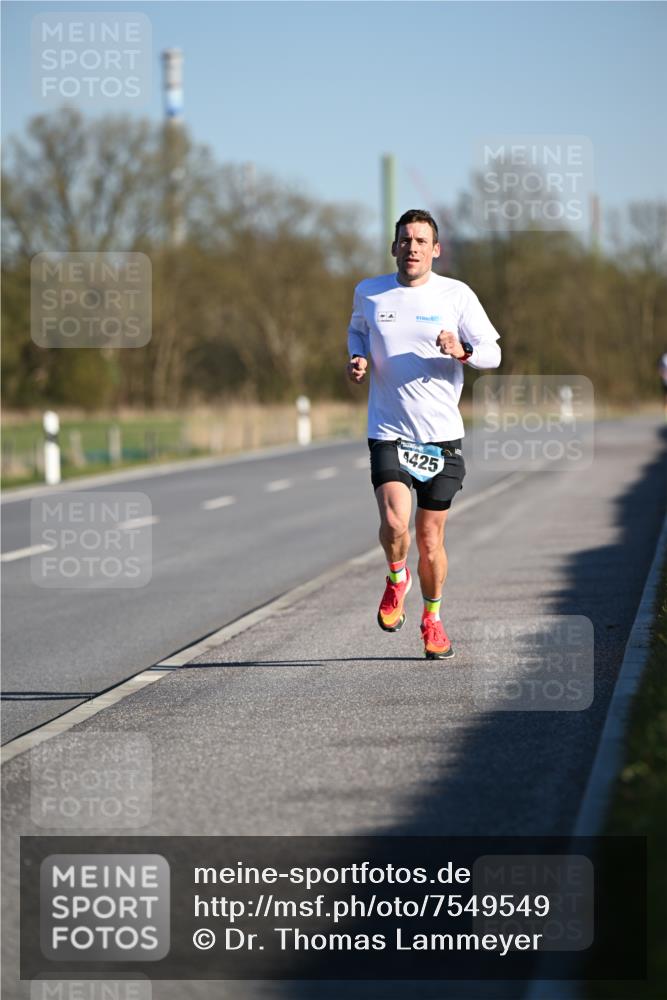 06.04.2025 - 44. Internationalen Wilhelmsburger Insellauf Dr. Thomas Lammeyer http://msf.ph/oto/7549549 06.04.2025 09:17:34 Laufen 3, 4425 meine-sportfotos.de