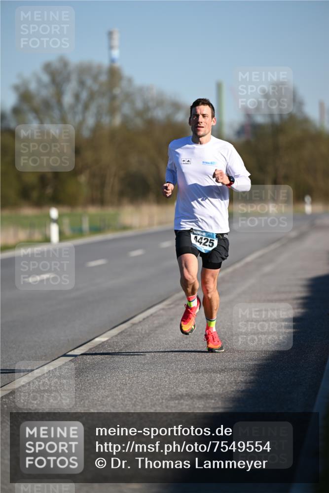 06.04.2025 - 44. Internationalen Wilhelmsburger Insellauf Dr. Thomas Lammeyer http://msf.ph/oto/7549554 06.04.2025 09:17:35 Laufen 4425 meine-sportfotos.de
