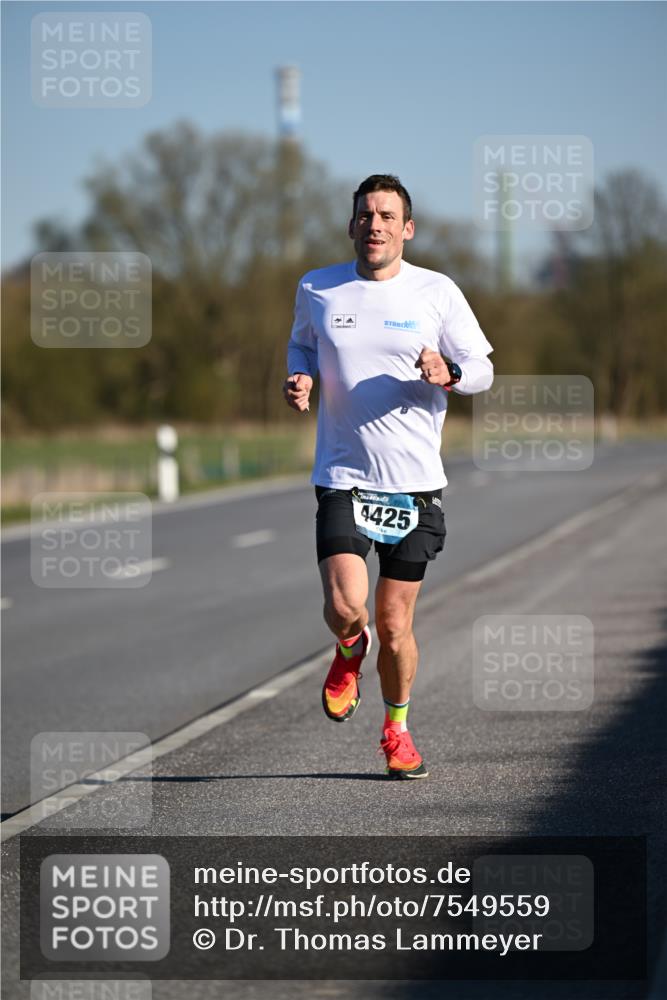 06.04.2025 - 44. Internationalen Wilhelmsburger Insellauf Dr. Thomas Lammeyer http://msf.ph/oto/7549559 06.04.2025 09:17:36 Laufen 4425 meine-sportfotos.de