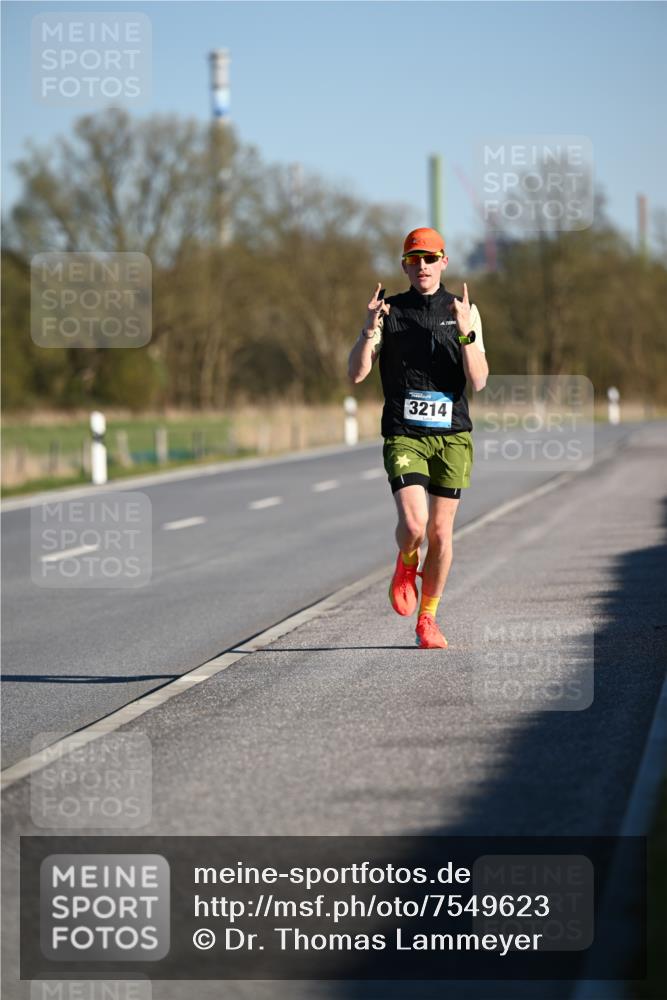 06.04.2025 - 44. Internationalen Wilhelmsburger Insellauf Dr. Thomas Lammeyer http://msf.ph/oto/7549623 06.04.2025 09:18:19 Laufen 3214 meine-sportfotos.de