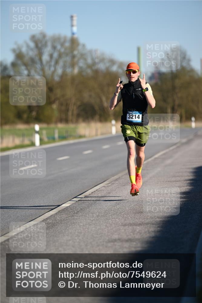 06.04.2025 - 44. Internationalen Wilhelmsburger Insellauf Dr. Thomas Lammeyer http://msf.ph/oto/7549624 06.04.2025 09:18:19 Laufen 3214 meine-sportfotos.de