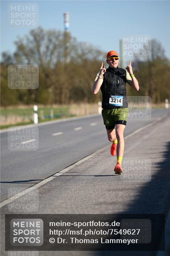 06.04.2025 - 44. Internationalen Wilhelmsburger Insellauf Dr. Thomas Lammeyer http://msf.ph/oto/7549627 06.04.2025 09:18:19 Laufen 3214 meine-sportfotos.de