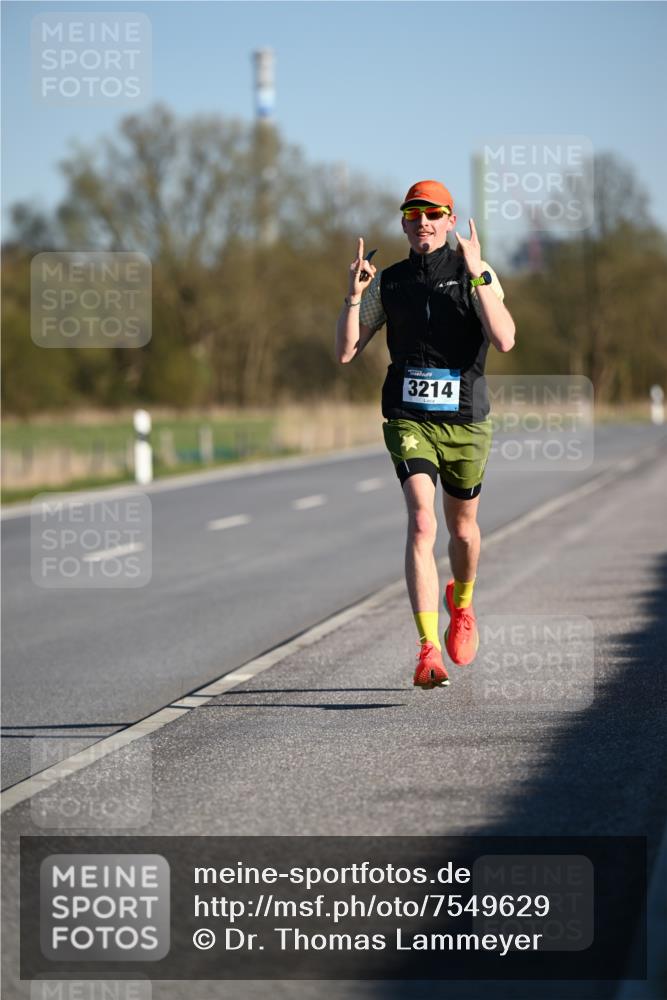 06.04.2025 - 44. Internationalen Wilhelmsburger Insellauf Dr. Thomas Lammeyer http://msf.ph/oto/7549629 06.04.2025 09:18:20 Laufen 3214 meine-sportfotos.de