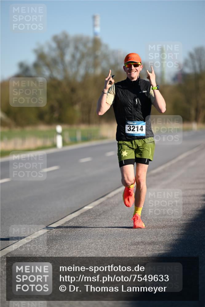 06.04.2025 - 44. Internationalen Wilhelmsburger Insellauf Dr. Thomas Lammeyer http://msf.ph/oto/7549633 06.04.2025 09:18:20 Laufen 3214 meine-sportfotos.de
