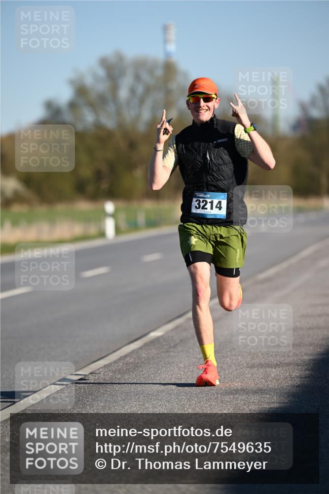 06.04.2025 - 44. Internationalen Wilhelmsburger Insellauf Dr. Thomas Lammeyer http://msf.ph/oto/7549635 06.04.2025 09:18:21 Laufen 3214 meine-sportfotos.de