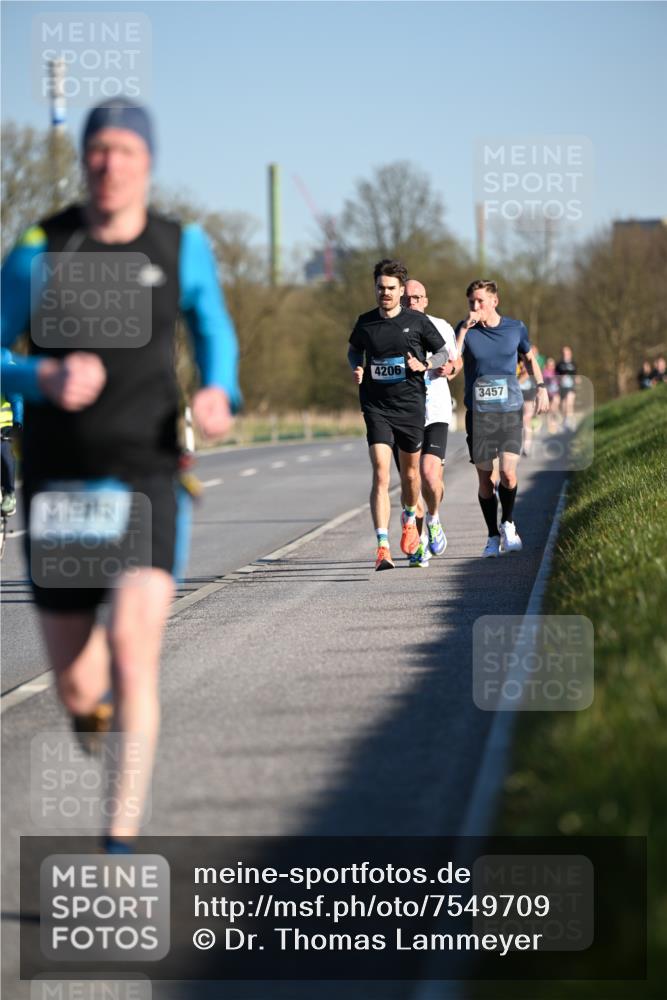 06.04.2025 - 44. Internationalen Wilhelmsburger Insellauf Dr. Thomas Lammeyer http://msf.ph/oto/7549709 06.04.2025 09:19:02 Laufen 4206, 3457 meine-sportfotos.de