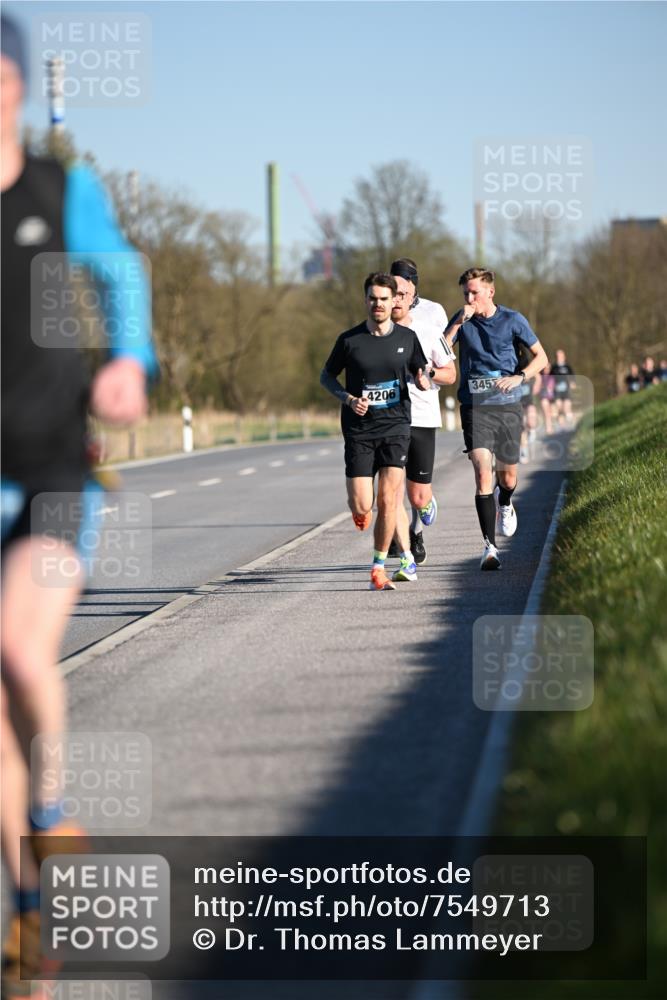 06.04.2025 - 44. Internationalen Wilhelmsburger Insellauf Dr. Thomas Lammeyer http://msf.ph/oto/7549713 06.04.2025 09:19:03 Laufen 4206, 345 meine-sportfotos.de