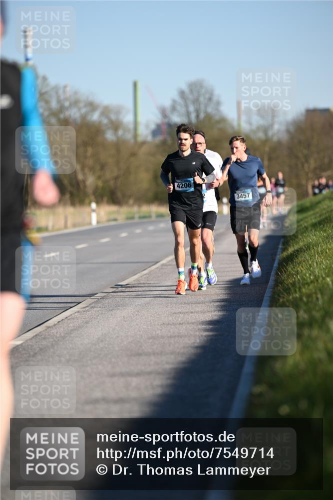 06.04.2025 - 44. Internationalen Wilhelmsburger Insellauf Dr. Thomas Lammeyer http://msf.ph/oto/7549714 06.04.2025 09:19:03 Laufen 4206, 3457 meine-sportfotos.de