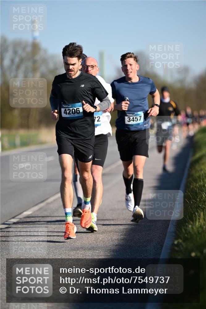 06.04.2025 - 44. Internationalen Wilhelmsburger Insellauf Dr. Thomas Lammeyer http://msf.ph/oto/7549737 06.04.2025 09:19:06 Laufen 4206, 72, 3457 meine-sportfotos.de