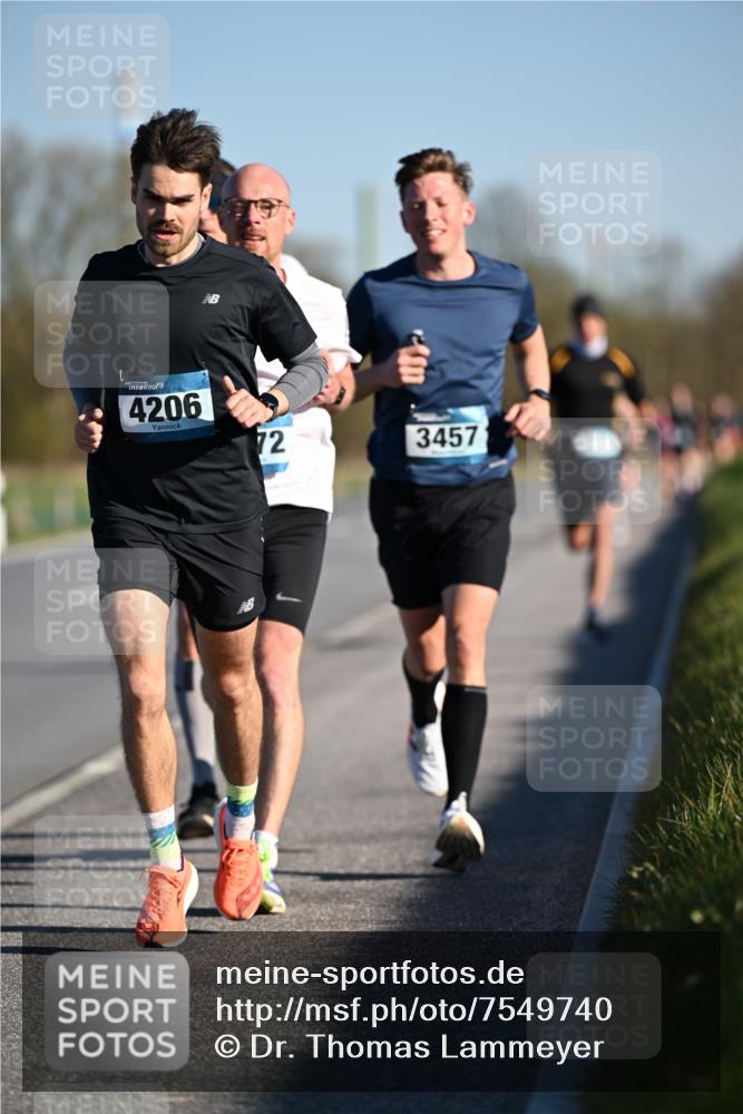 06.04.2025 - 44. Internationalen Wilhelmsburger Insellauf Dr. Thomas Lammeyer http://msf.ph/oto/7549740 06.04.2025 09:19:07 Laufen 4206, 72, 3457 meine-sportfotos.de