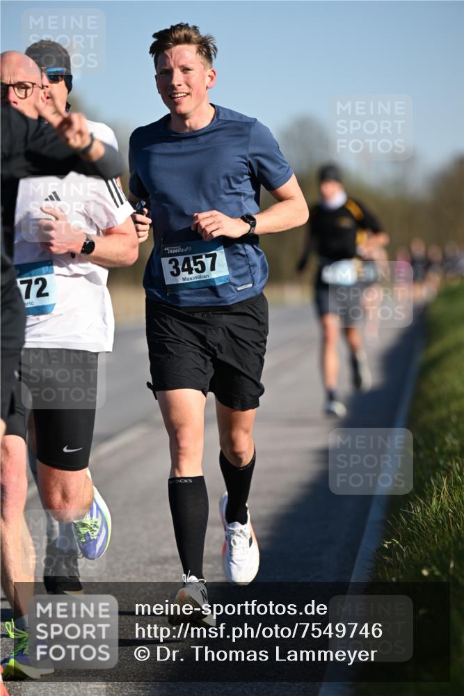 06.04.2025 - 44. Internationalen Wilhelmsburger Insellauf Dr. Thomas Lammeyer http://msf.ph/oto/7549746 06.04.2025 09:19:08 Laufen 72, 3457 meine-sportfotos.de