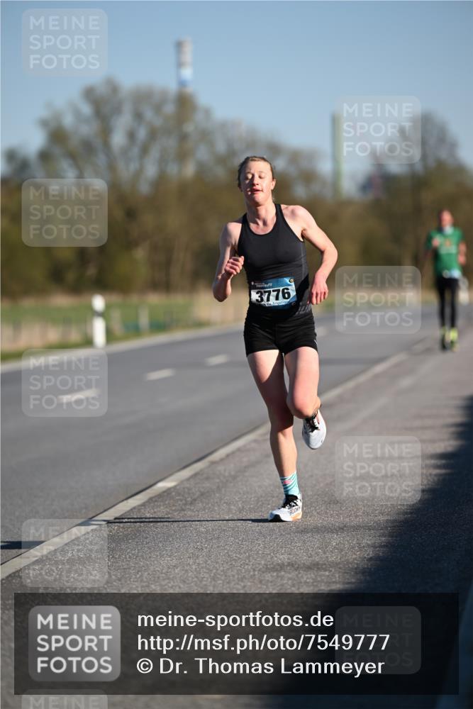 06.04.2025 - 44. Internationalen Wilhelmsburger Insellauf Dr. Thomas Lammeyer http://msf.ph/oto/7549777 06.04.2025 09:19:19 Laufen 3800, 3776 meine-sportfotos.de