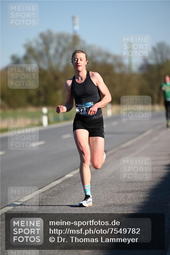 06.04.2025 - 44. Internationalen Wilhelmsburger Insellauf Dr. Thomas Lammeyer http://msf.ph/oto/7549782 06.04.2025 09:19:19 Laufen 377 meine-sportfotos.de