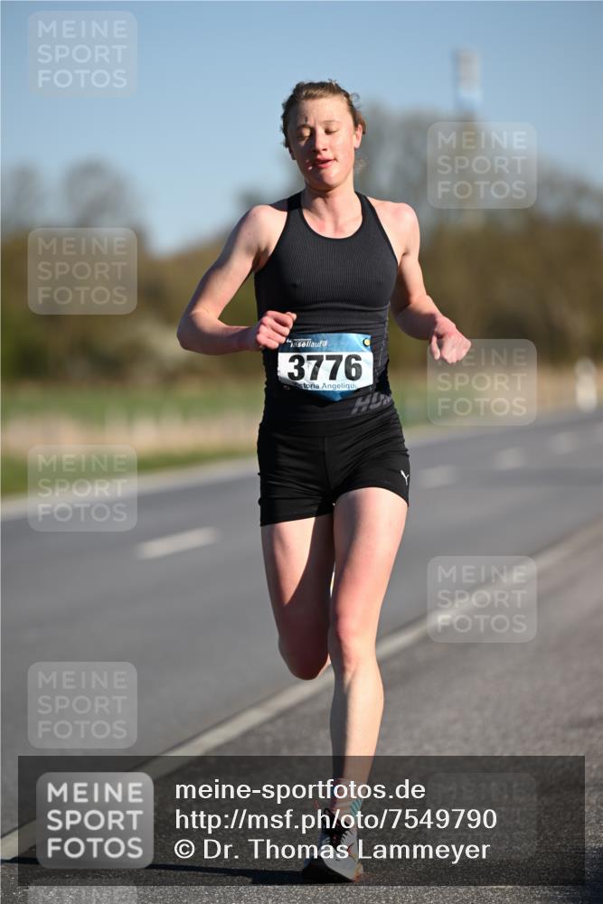 06.04.2025 - 44. Internationalen Wilhelmsburger Insellauf Dr. Thomas Lammeyer http://msf.ph/oto/7549790 06.04.2025 09:19:20 Laufen 3776 meine-sportfotos.de