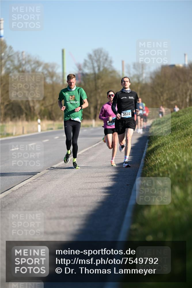 06.04.2025 - 44. Internationalen Wilhelmsburger Insellauf Dr. Thomas Lammeyer http://msf.ph/oto/7549792 06.04.2025 09:19:24 Laufen 449, 3522 meine-sportfotos.de