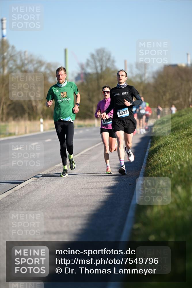 06.04.2025 - 44. Internationalen Wilhelmsburger Insellauf Dr. Thomas Lammeyer http://msf.ph/oto/7549796 06.04.2025 09:19:25 Laufen 4492, 3522 meine-sportfotos.de