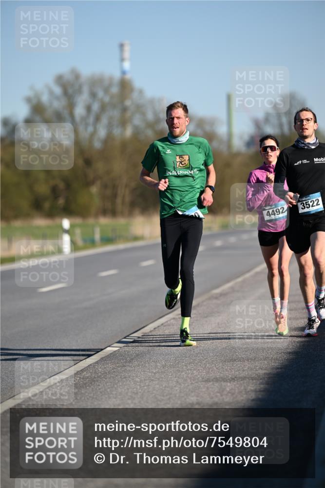 06.04.2025 - 44. Internationalen Wilhelmsburger Insellauf Dr. Thomas Lammeyer http://msf.ph/oto/7549804 06.04.2025 09:19:27 Laufen 4492, 3522 meine-sportfotos.de