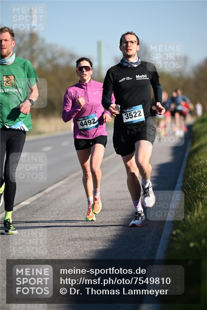 06.04.2025 - 44. Internationalen Wilhelmsburger Insellauf Dr. Thomas Lammeyer http://msf.ph/oto/7549810 06.04.2025 09:19:29 Laufen 4492, 3522 meine-sportfotos.de