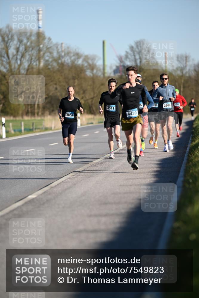 06.04.2025 - 44. Internationalen Wilhelmsburger Insellauf Dr. Thomas Lammeyer http://msf.ph/oto/7549823 06.04.2025 09:19:36 Laufen 4511, 35, 3524, 3566, 3059, 4439 meine-sportfotos.de
