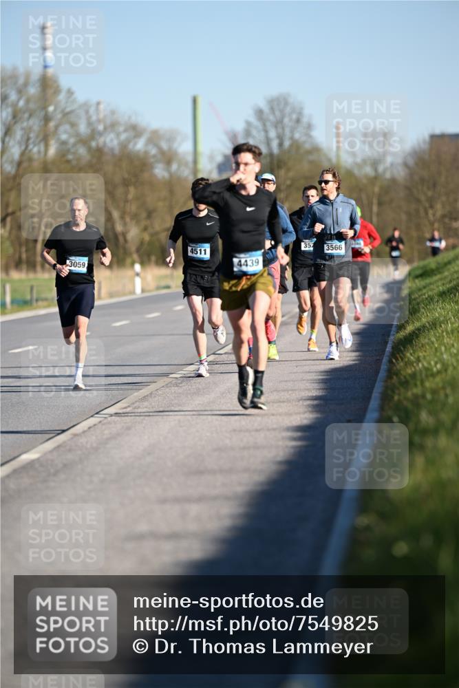 06.04.2025 - 44. Internationalen Wilhelmsburger Insellauf Dr. Thomas Lammeyer http://msf.ph/oto/7549825 06.04.2025 09:19:37 Laufen 3059, 4511, 352, 3566, 4439 meine-sportfotos.de