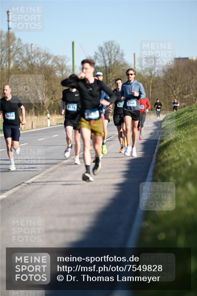06.04.2025 - 44. Internationalen Wilhelmsburger Insellauf Dr. Thomas Lammeyer http://msf.ph/oto/7549828 06.04.2025 09:19:37 Laufen 3059, 352, 3566, 189 meine-sportfotos.de