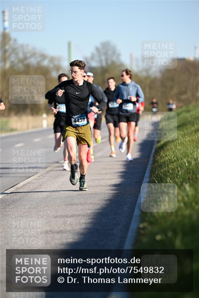 06.04.2025 - 44. Internationalen Wilhelmsburger Insellauf Dr. Thomas Lammeyer http://msf.ph/oto/7549832 06.04.2025 09:19:38 Laufen 4439 meine-sportfotos.de