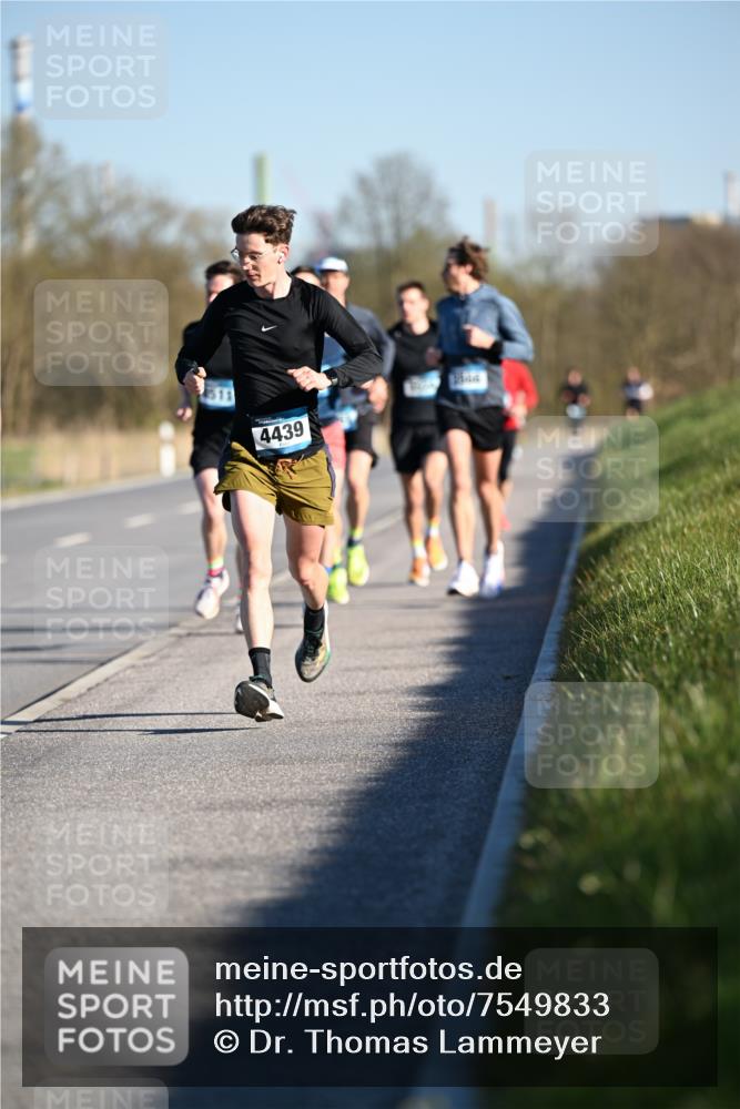 06.04.2025 - 44. Internationalen Wilhelmsburger Insellauf Dr. Thomas Lammeyer http://msf.ph/oto/7549833 06.04.2025 09:19:38 Laufen 4439 meine-sportfotos.de