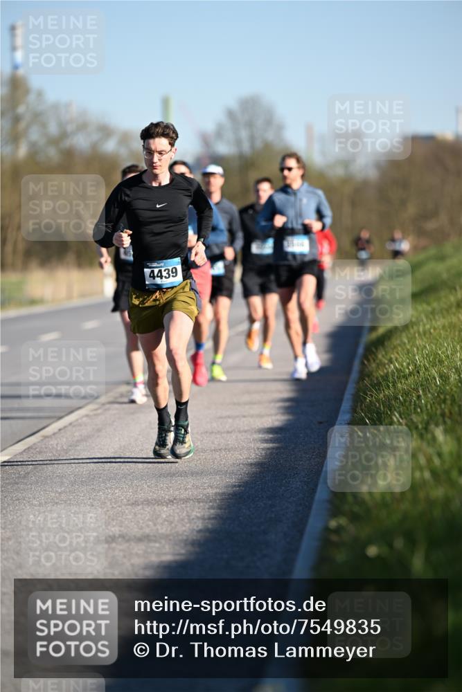 06.04.2025 - 44. Internationalen Wilhelmsburger Insellauf Dr. Thomas Lammeyer http://msf.ph/oto/7549835 06.04.2025 09:19:38 Laufen 4439 meine-sportfotos.de