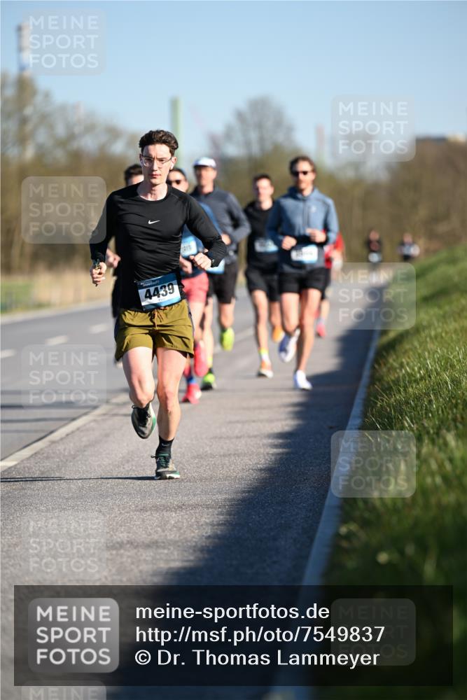 06.04.2025 - 44. Internationalen Wilhelmsburger Insellauf Dr. Thomas Lammeyer http://msf.ph/oto/7549837 06.04.2025 09:19:39 Laufen 4439, 1019 meine-sportfotos.de