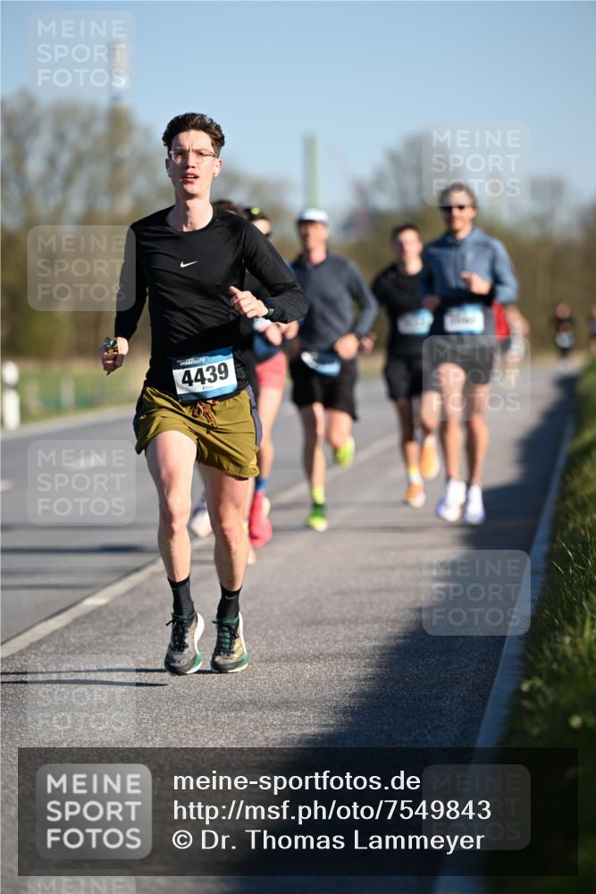 06.04.2025 - 44. Internationalen Wilhelmsburger Insellauf Dr. Thomas Lammeyer http://msf.ph/oto/7549843 06.04.2025 09:19:39 Laufen 4439 meine-sportfotos.de