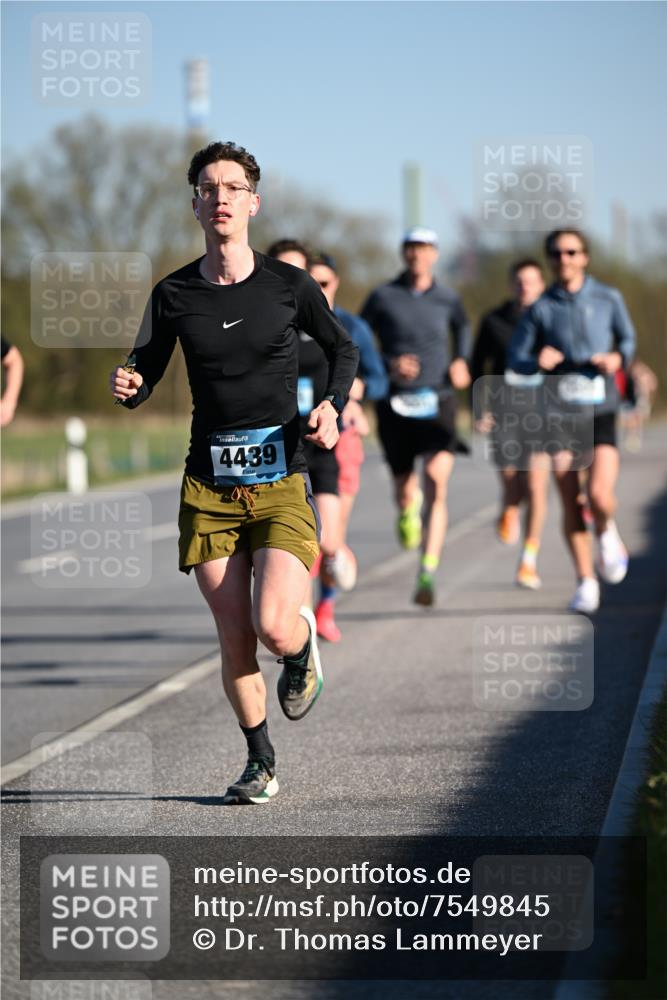 06.04.2025 - 44. Internationalen Wilhelmsburger Insellauf Dr. Thomas Lammeyer http://msf.ph/oto/7549845 06.04.2025 09:19:40 Laufen 4439 meine-sportfotos.de