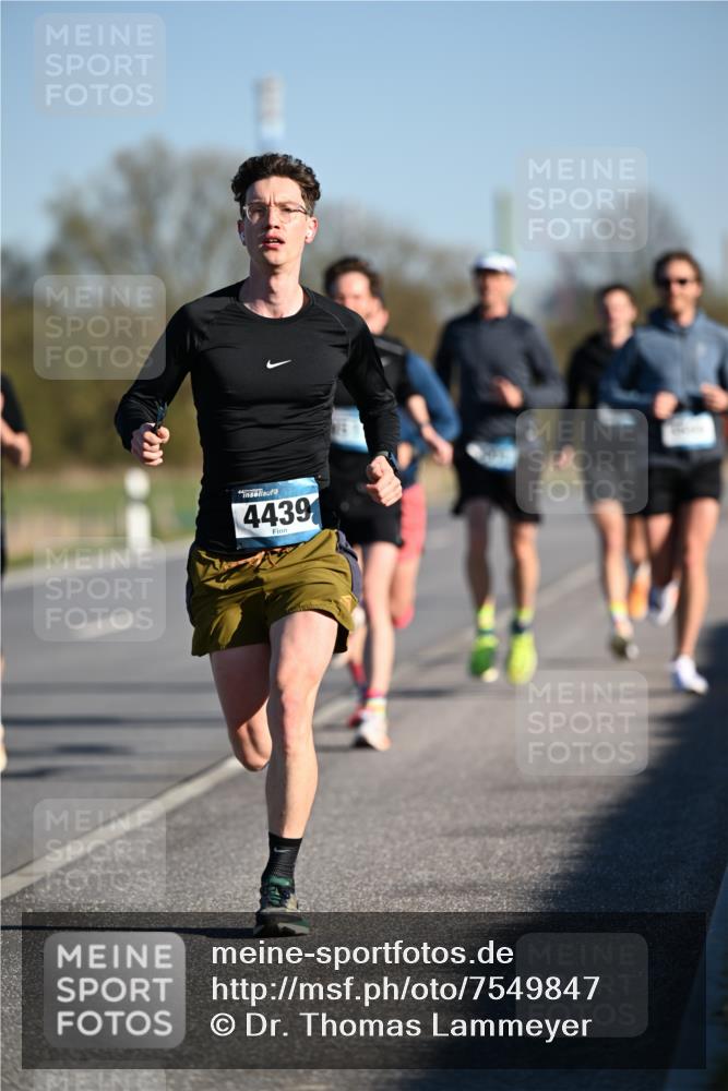 06.04.2025 - 44. Internationalen Wilhelmsburger Insellauf Dr. Thomas Lammeyer http://msf.ph/oto/7549847 06.04.2025 09:19:40 Laufen 4439 meine-sportfotos.de