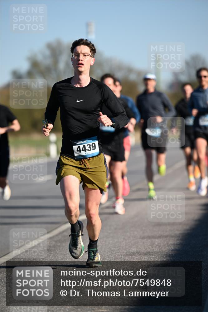 06.04.2025 - 44. Internationalen Wilhelmsburger Insellauf Dr. Thomas Lammeyer http://msf.ph/oto/7549848 06.04.2025 09:19:40 Laufen 4439 meine-sportfotos.de