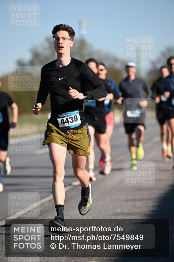 06.04.2025 - 44. Internationalen Wilhelmsburger Insellauf Dr. Thomas Lammeyer http://msf.ph/oto/7549849 06.04.2025 09:19:40 Laufen 4439 meine-sportfotos.de