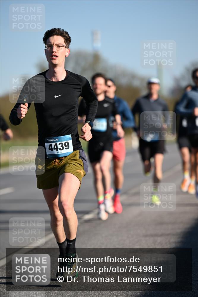 06.04.2025 - 44. Internationalen Wilhelmsburger Insellauf Dr. Thomas Lammeyer http://msf.ph/oto/7549851 06.04.2025 09:19:40 Laufen 4439 meine-sportfotos.de