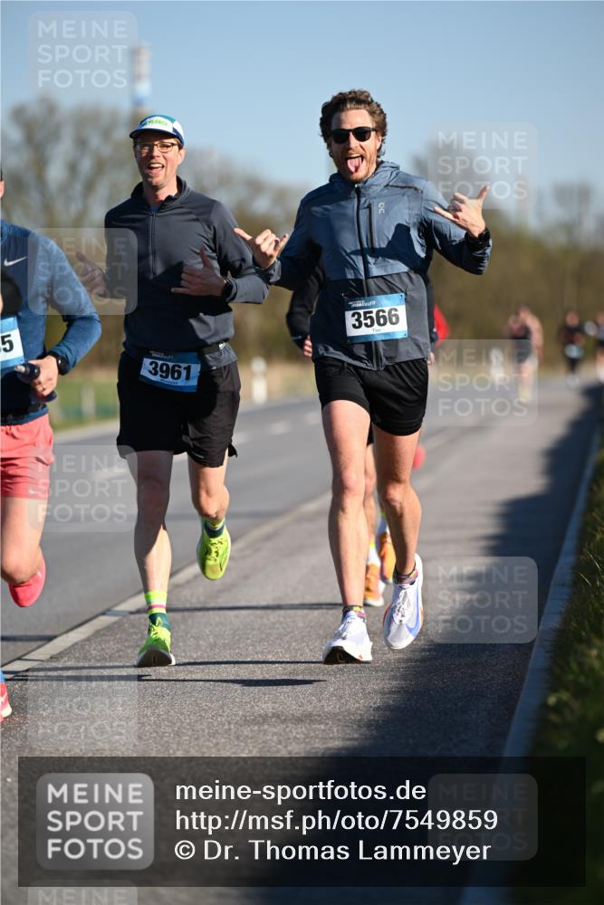 06.04.2025 - 44. Internationalen Wilhelmsburger Insellauf Dr. Thomas Lammeyer http://msf.ph/oto/7549859 06.04.2025 09:19:42 Laufen 5, 3961, 3566 meine-sportfotos.de
