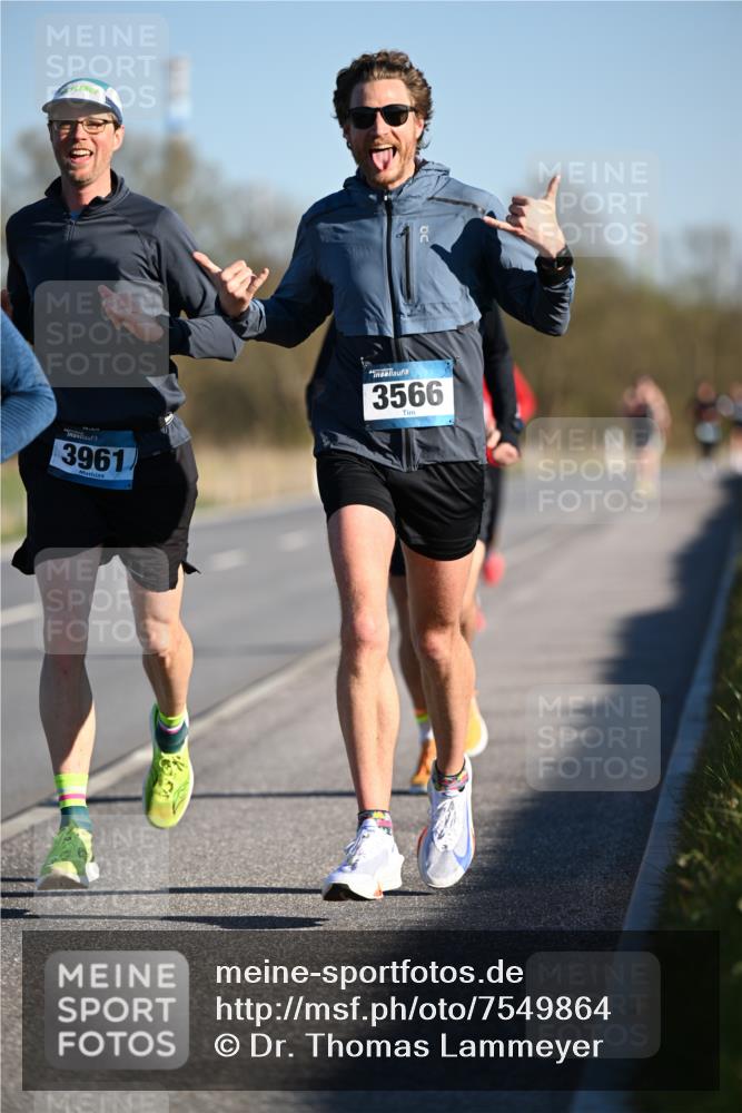 06.04.2025 - 44. Internationalen Wilhelmsburger Insellauf Dr. Thomas Lammeyer http://msf.ph/oto/7549864 06.04.2025 09:19:43 Laufen 3961, 3566 meine-sportfotos.de