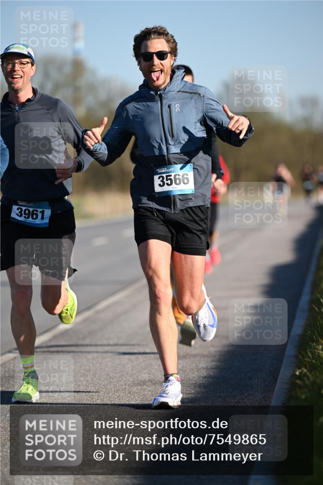 06.04.2025 - 44. Internationalen Wilhelmsburger Insellauf Dr. Thomas Lammeyer http://msf.ph/oto/7549865 06.04.2025 09:19:43 Laufen 3961, 3566 meine-sportfotos.de