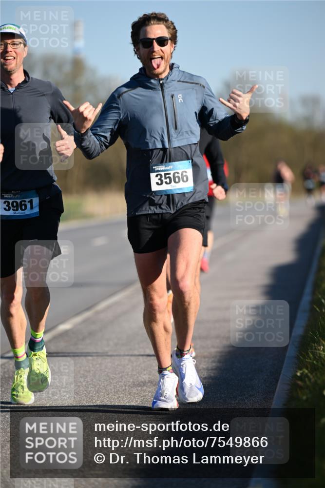 06.04.2025 - 44. Internationalen Wilhelmsburger Insellauf Dr. Thomas Lammeyer http://msf.ph/oto/7549866 06.04.2025 09:19:43 Laufen 3961, 3566 meine-sportfotos.de
