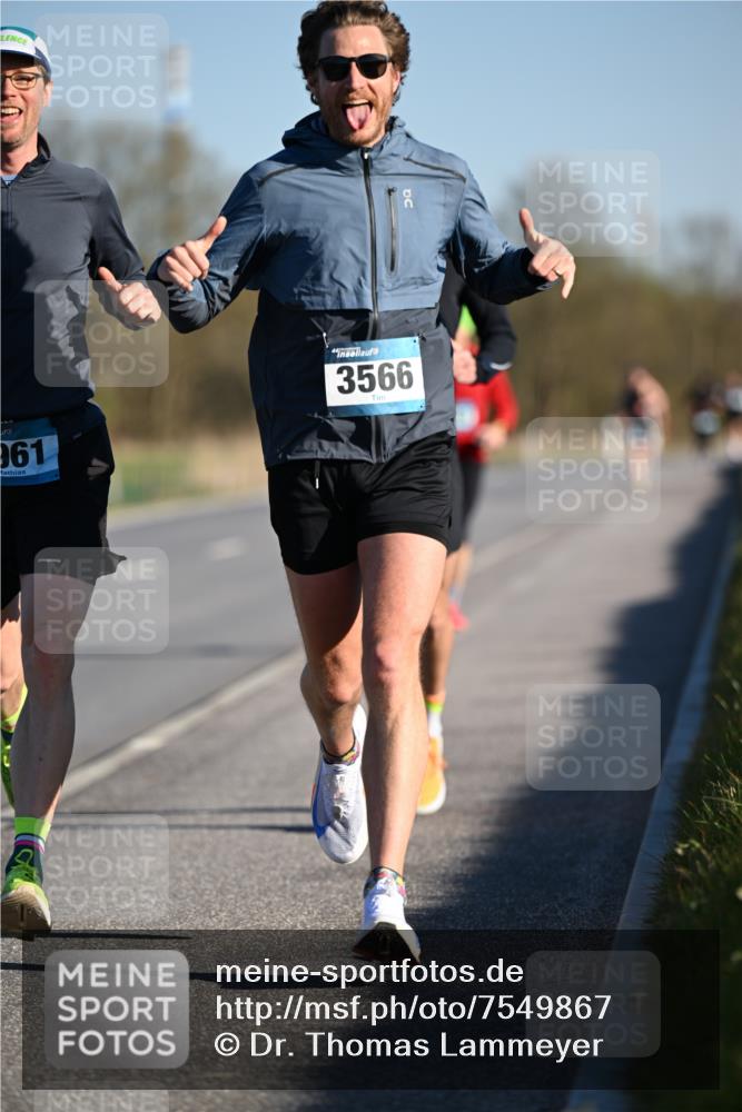 06.04.2025 - 44. Internationalen Wilhelmsburger Insellauf Dr. Thomas Lammeyer http://msf.ph/oto/7549867 06.04.2025 09:19:43 Laufen 961, 3566 meine-sportfotos.de