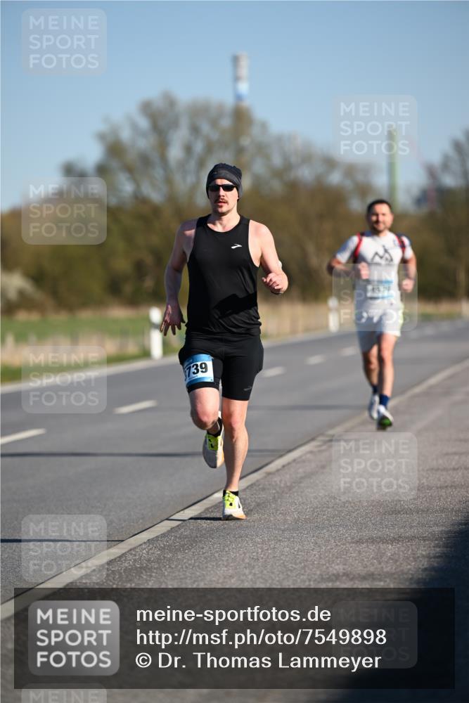 06.04.2025 - 44. Internationalen Wilhelmsburger Insellauf Dr. Thomas Lammeyer http://msf.ph/oto/7549898 06.04.2025 09:20:01 Laufen 139, 4570 meine-sportfotos.de