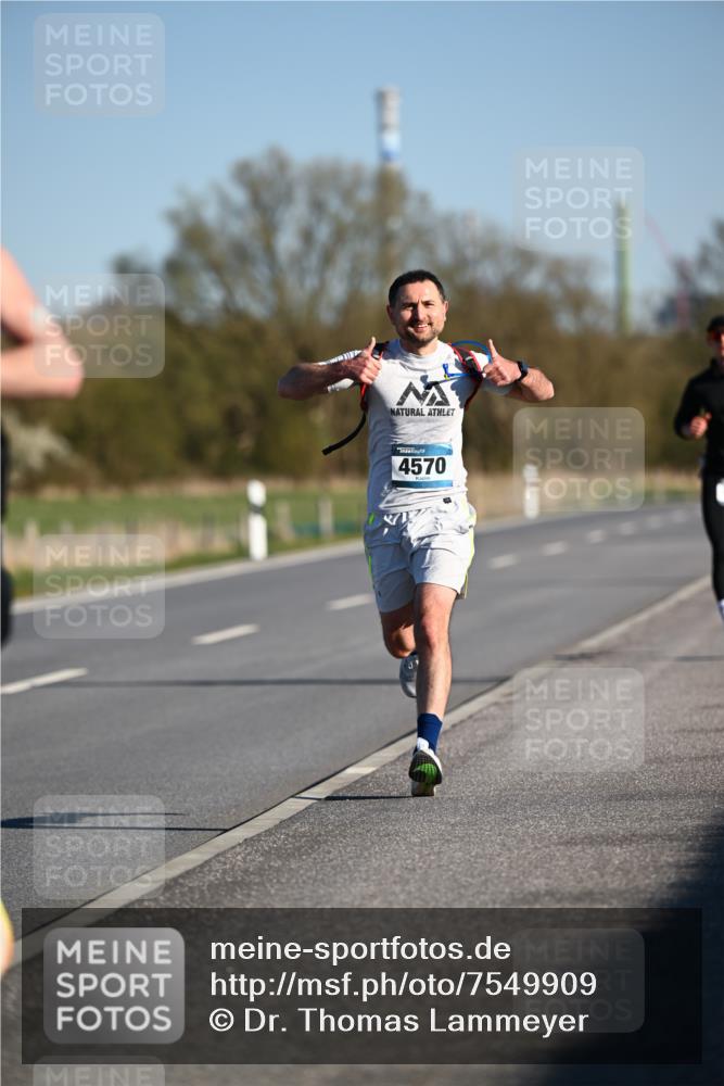 06.04.2025 - 44. Internationalen Wilhelmsburger Insellauf Dr. Thomas Lammeyer http://msf.ph/oto/7549909 06.04.2025 09:20:03 Laufen 4570 meine-sportfotos.de