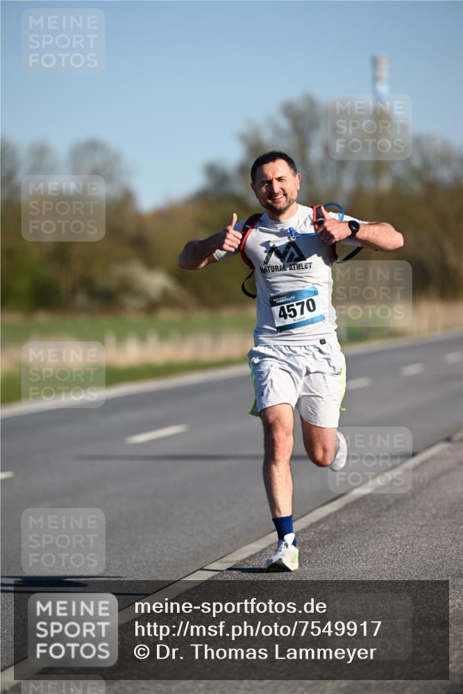 06.04.2025 - 44. Internationalen Wilhelmsburger Insellauf Dr. Thomas Lammeyer http://msf.ph/oto/7549917 06.04.2025 09:20:04 Laufen 4570 meine-sportfotos.de