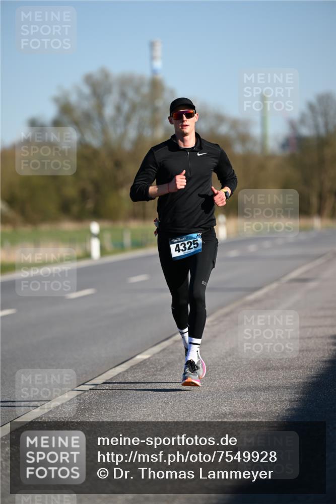 06.04.2025 - 44. Internationalen Wilhelmsburger Insellauf Dr. Thomas Lammeyer http://msf.ph/oto/7549928 06.04.2025 09:20:07 Laufen 4325 meine-sportfotos.de